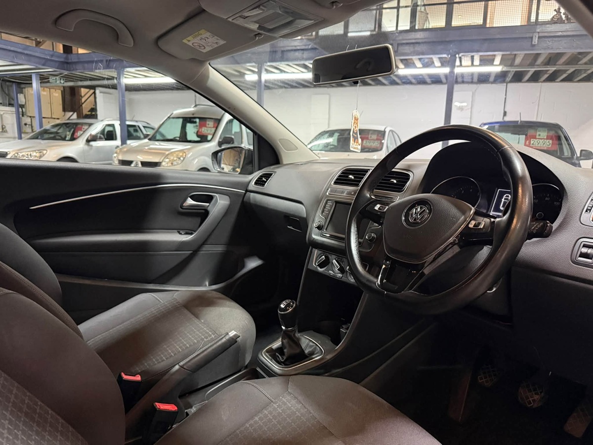 								Volkswagen Polo SE full									