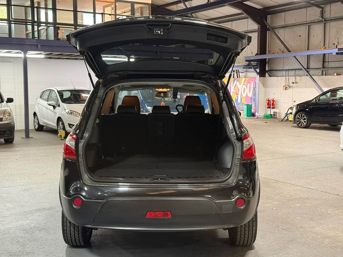 								Nissan Qashqai+2 Tekna full									