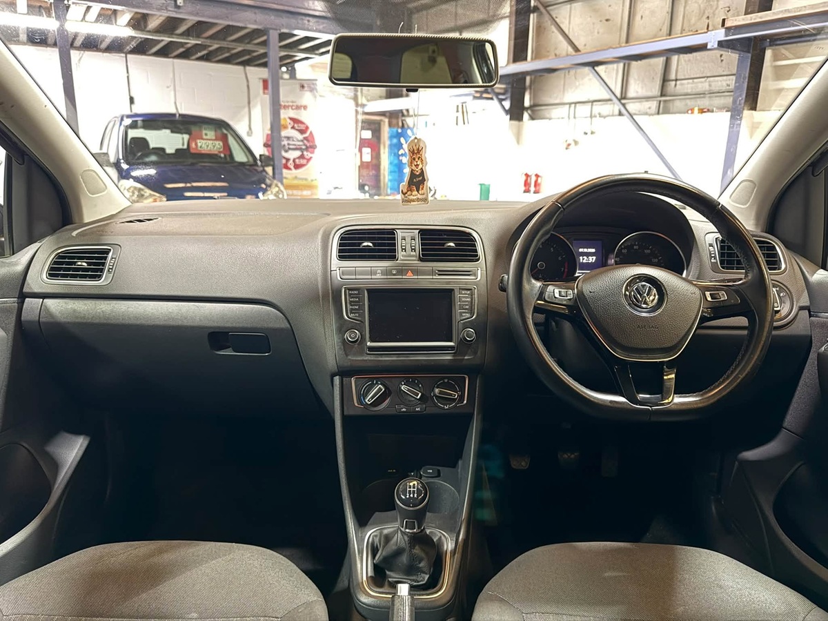 								Volkswagen Polo SE full									