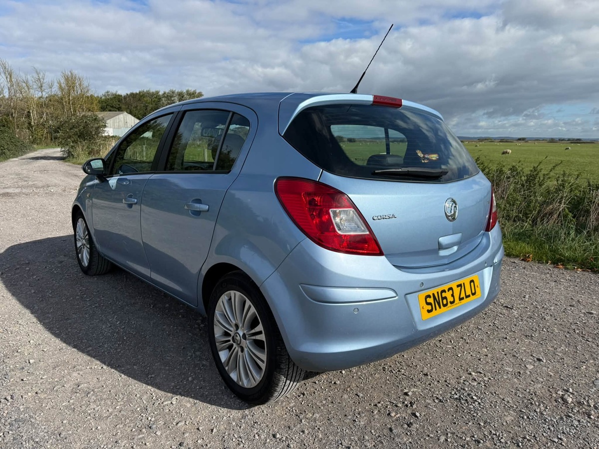								Vauxhall Corsa SE full									