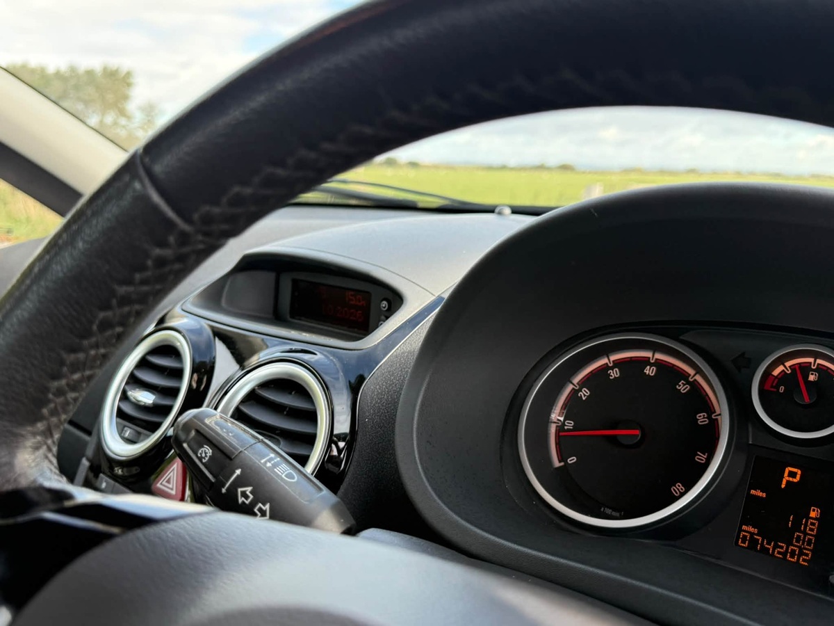 								Vauxhall Corsa SE full									