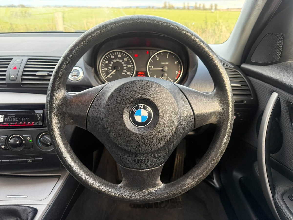 								BMW 1 Series ES 116D full									