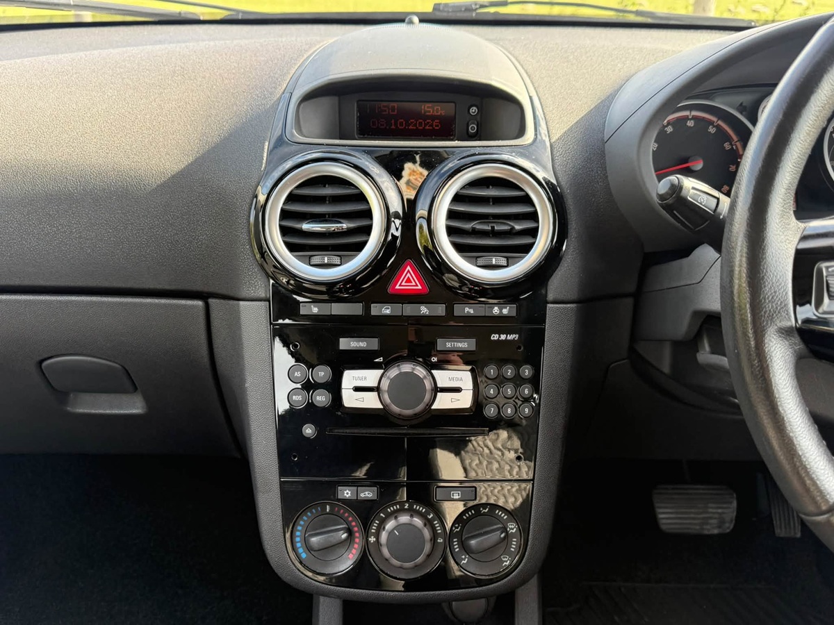 								Vauxhall Corsa SE full									