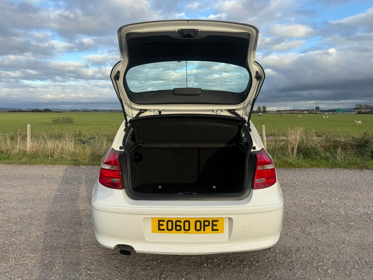 								BMW 1 Series ES 116D full									