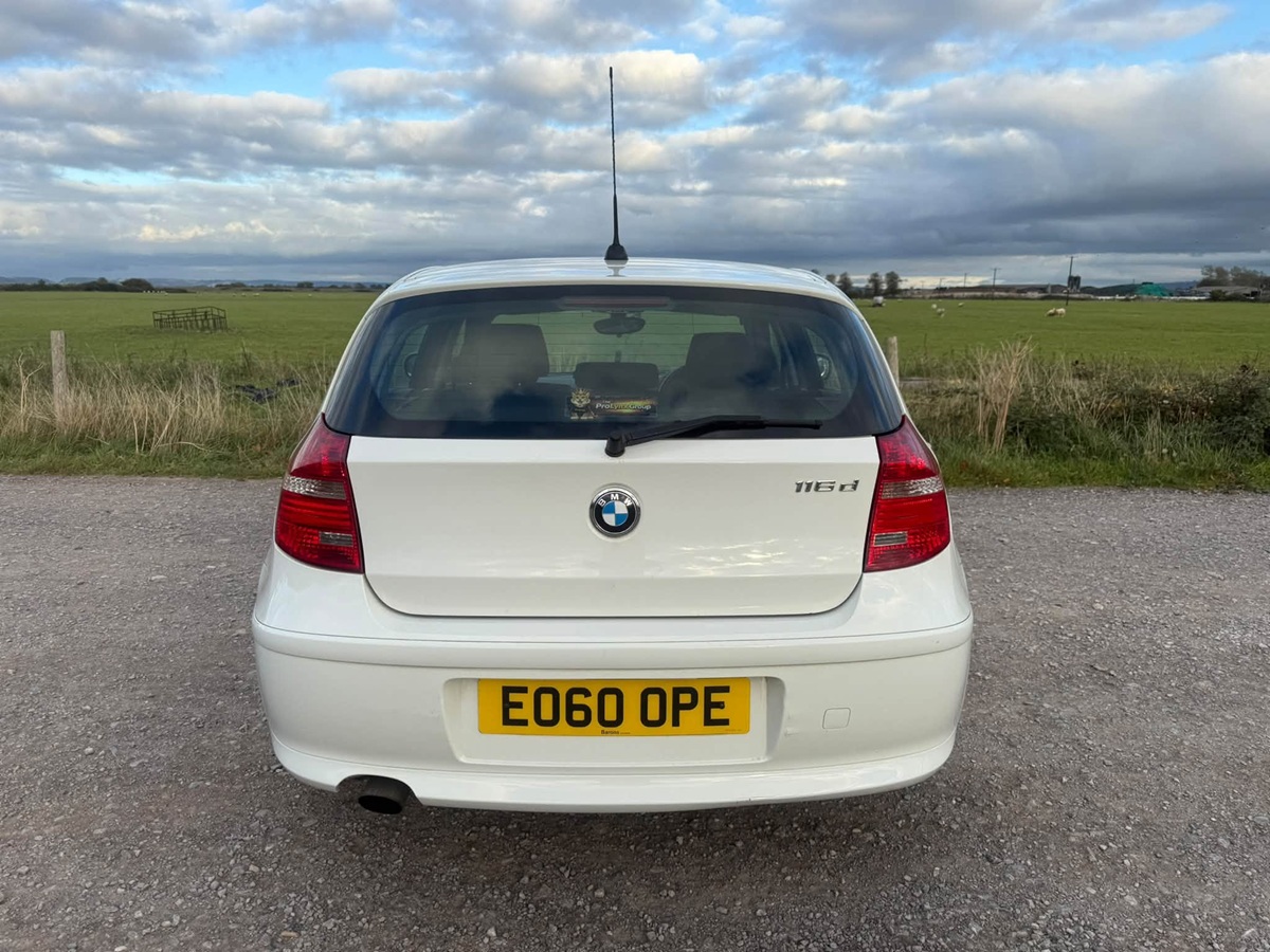 								BMW 1 Series ES 116D full									