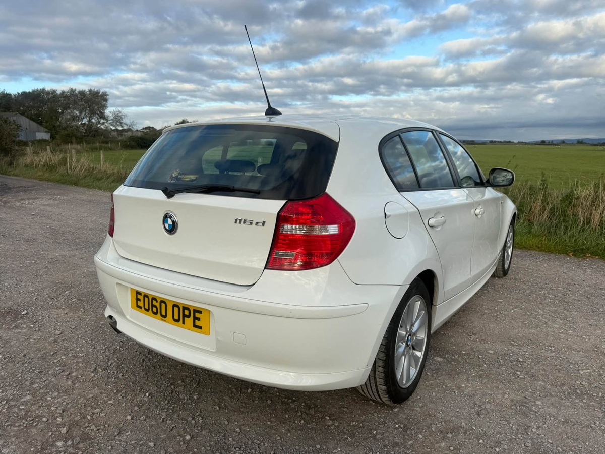 								BMW 1 Series ES 116D full									