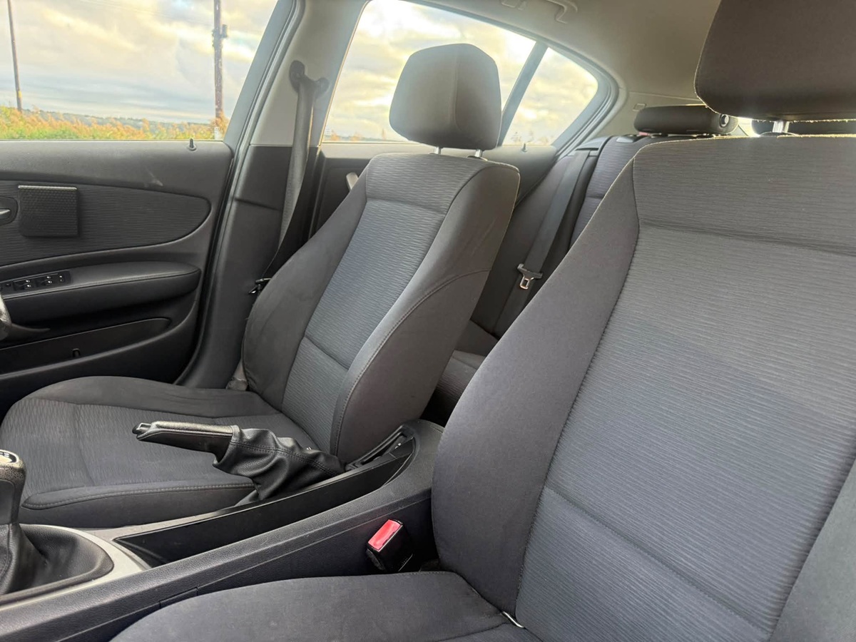 								BMW 1 Series ES 116D full									